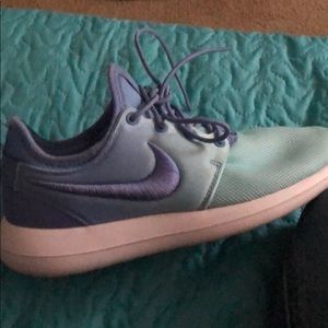 a pair of shoes good conditions